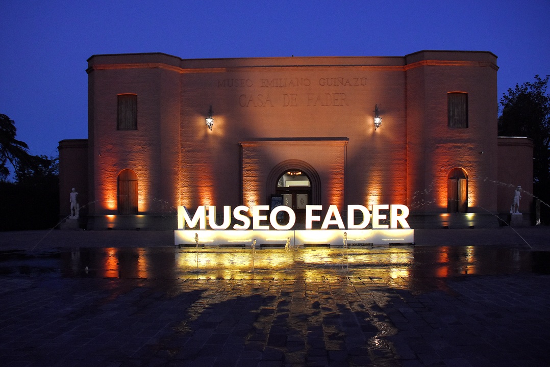 Fachada Fader Noche2